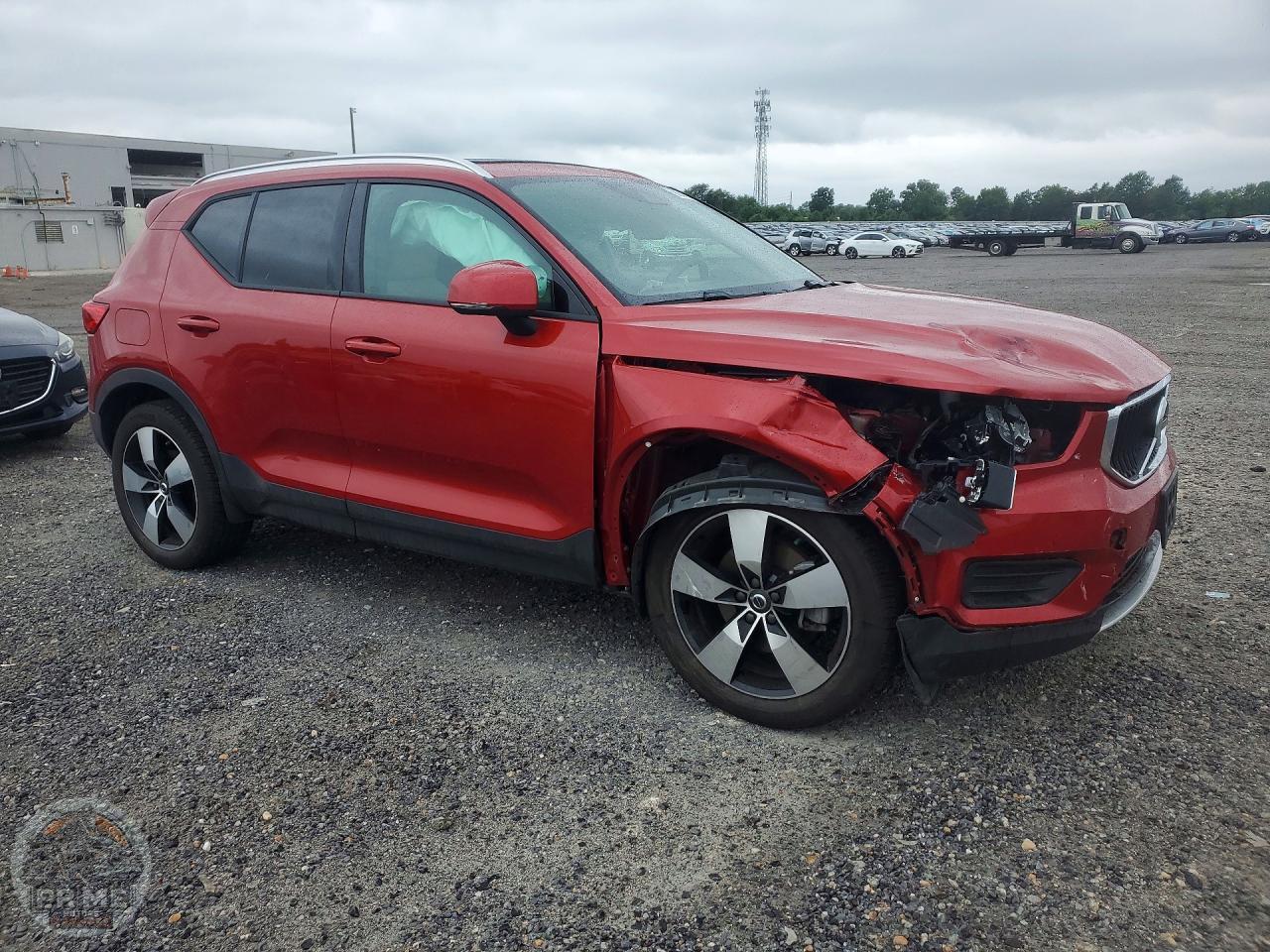 2020 VOLVO XC40 — фото 4