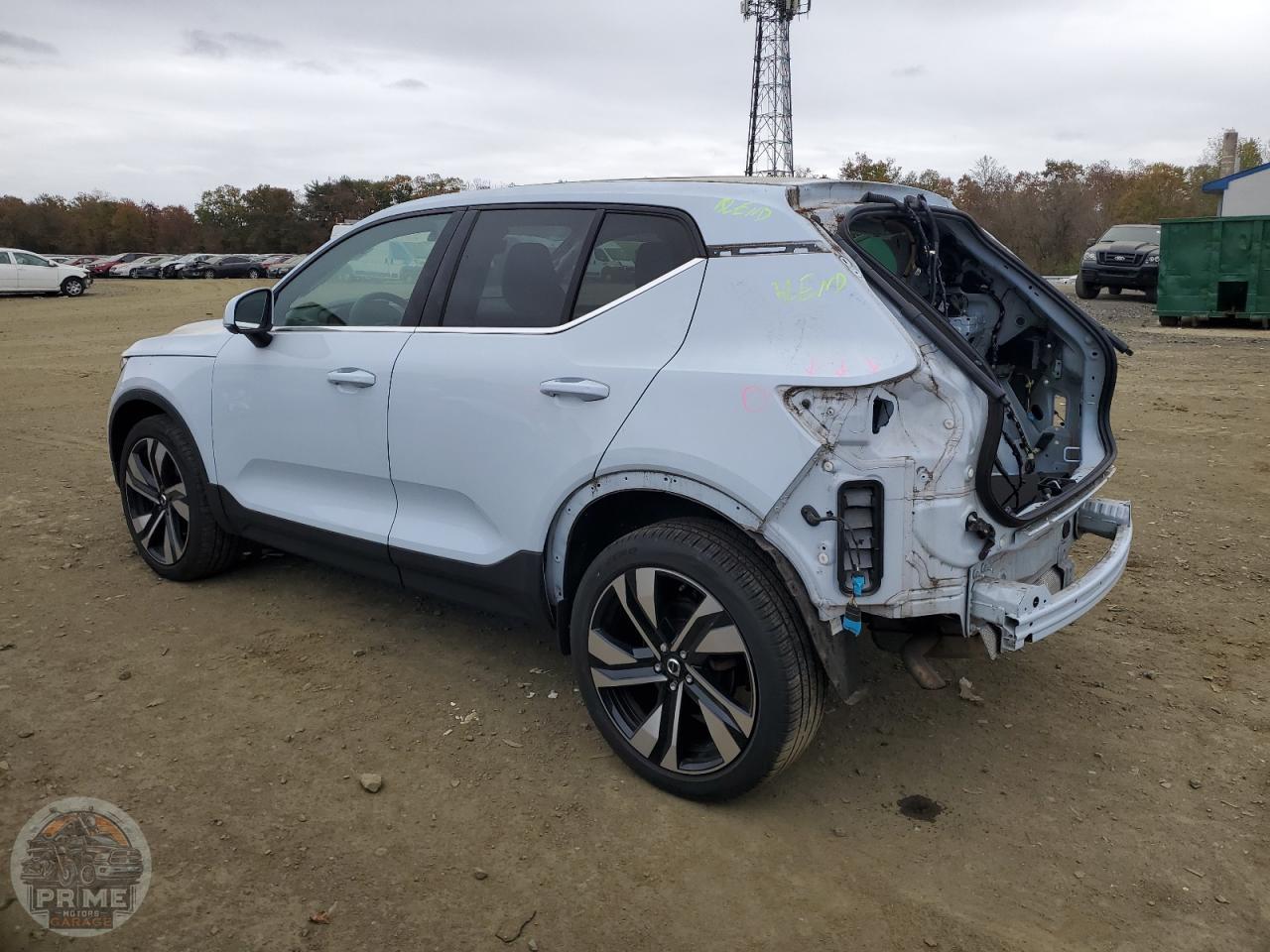 2024 VOLVO XC40 — фото 2