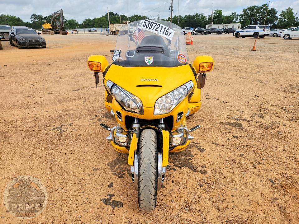 2010 HONDA GL1800 — фото 2
