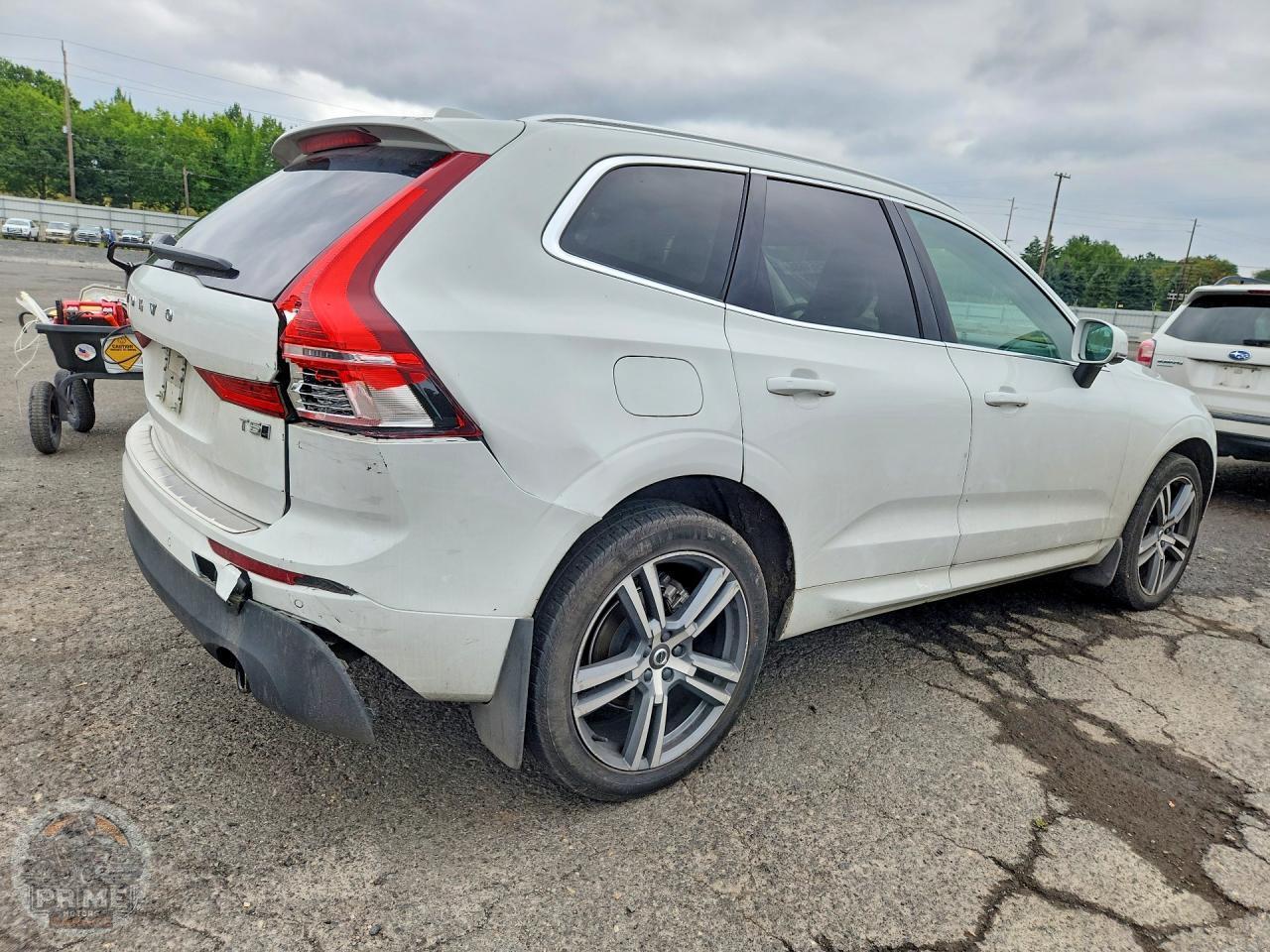 2021 VOLVO XC60 — фото 3