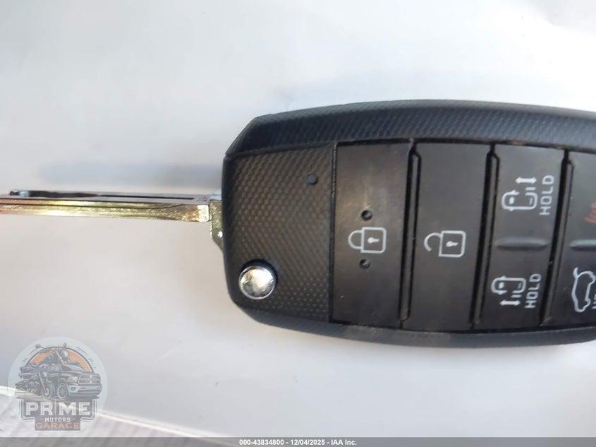 2017 KIA SEDONA LX — фото 11