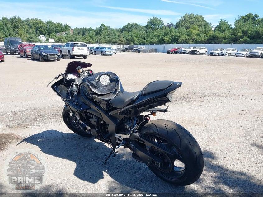 2011 YAMAHA YZFR1 — фото 3