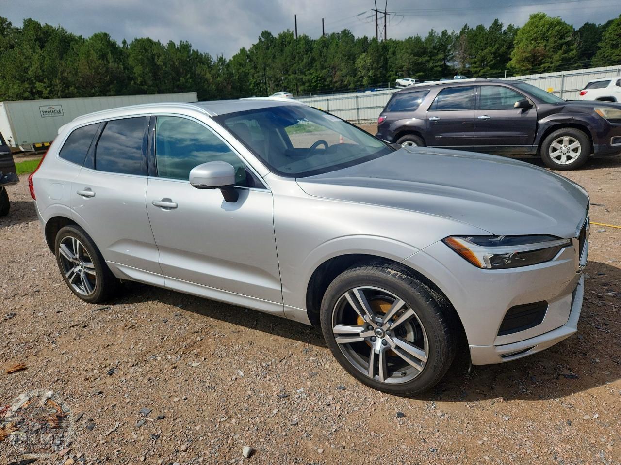 2021 VOLVO XC60 — фото 4