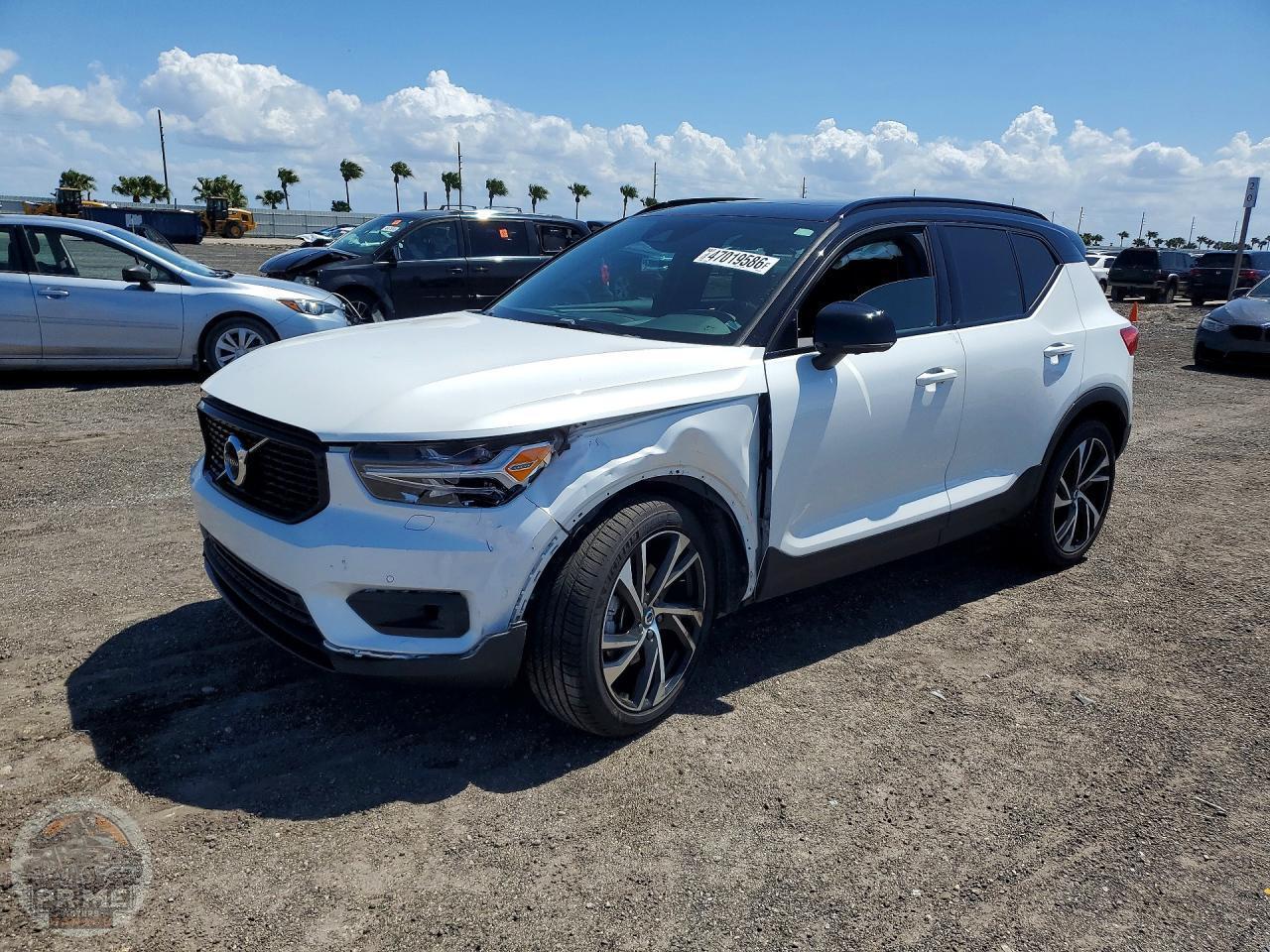 2022 VOLVO XC40 — фото 1