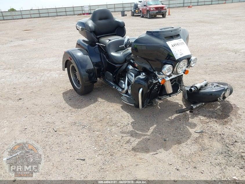 2022 HARLEY-DAVIDSON FLHTCUTG (TRI GLIDE ULTRA CLASSIC) — фото 1