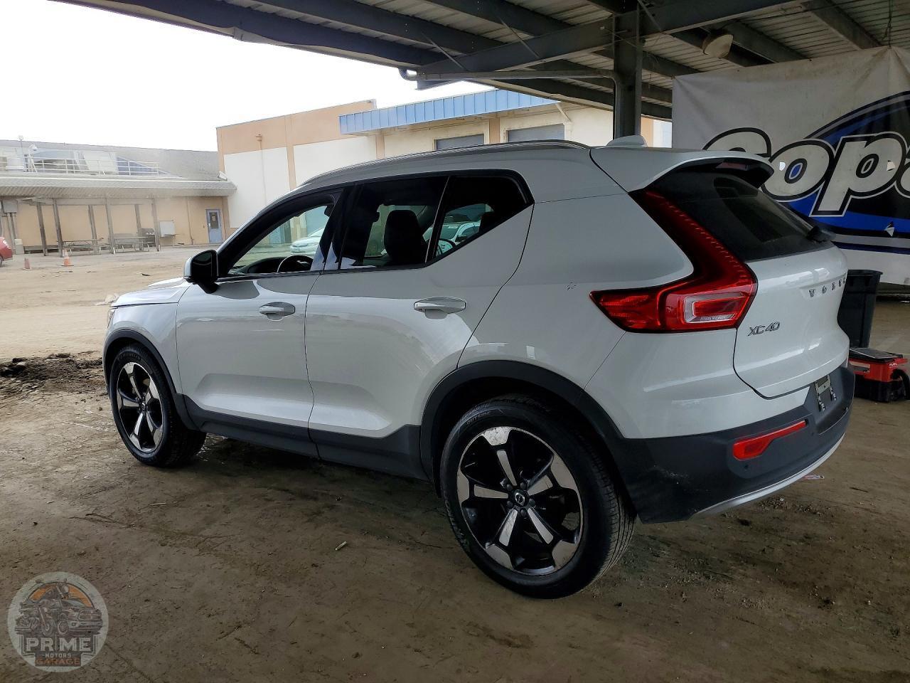 2020 VOLVO XC40 — фото 2