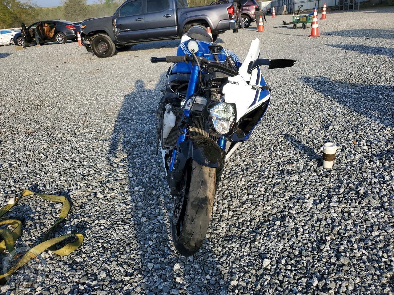 2025 SUZUKI GSX R1000 — фото 2