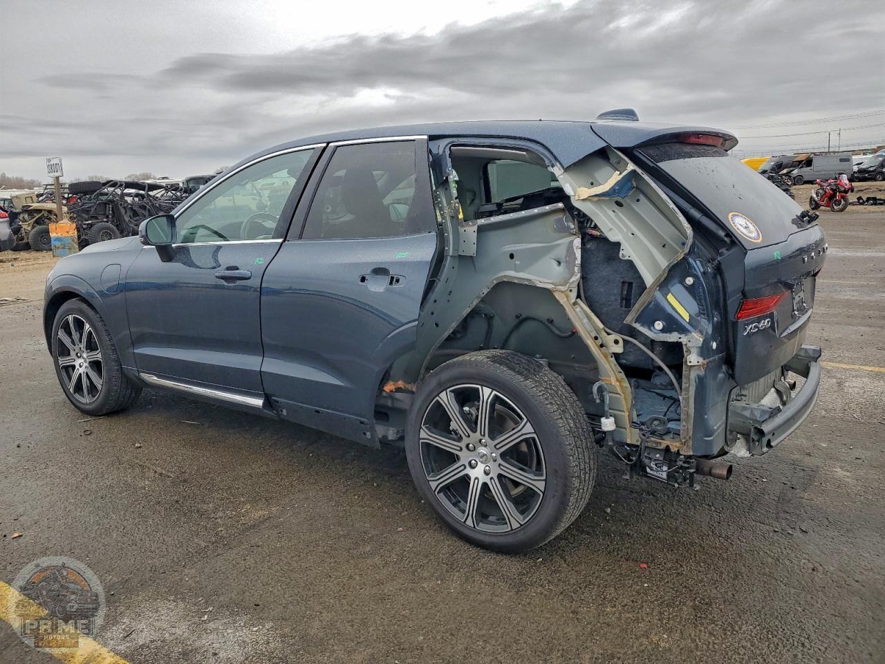 2021 VOLVO XC60 — фото 2