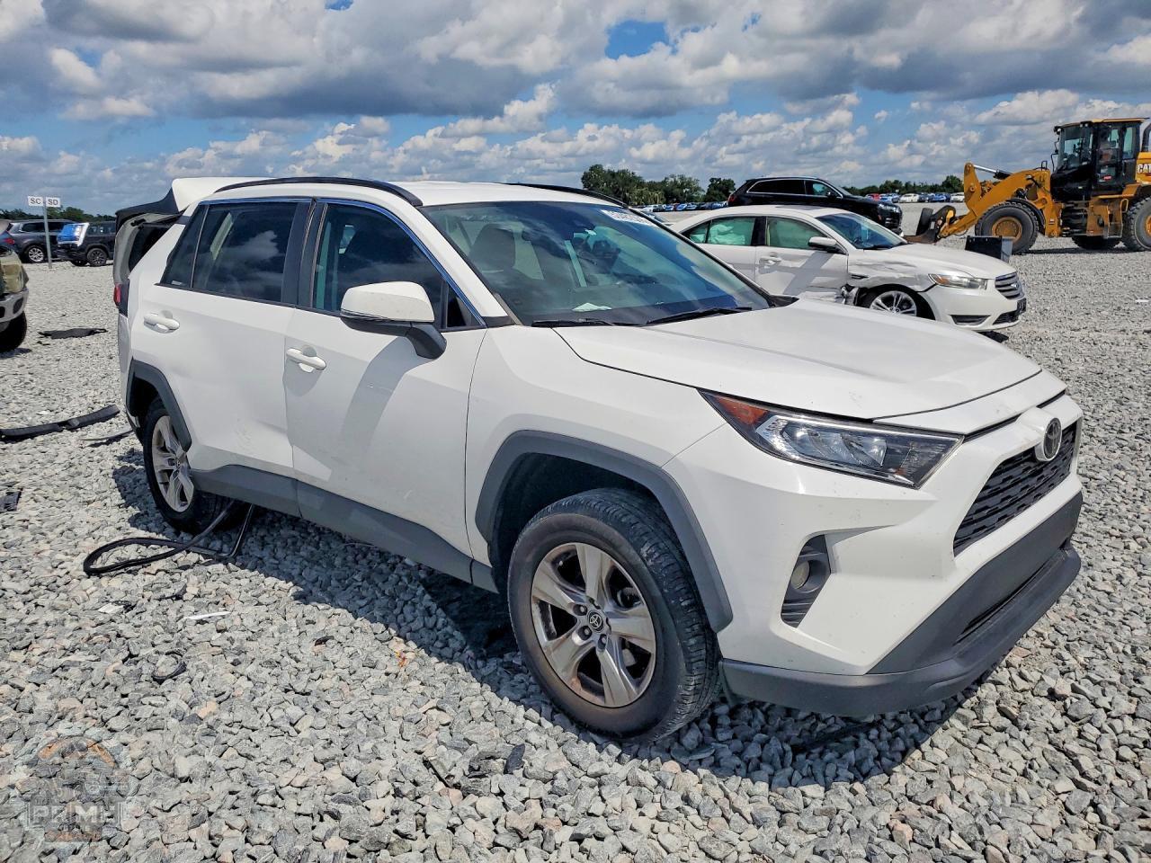 2021 TOYOTA RAV4 — фото 4