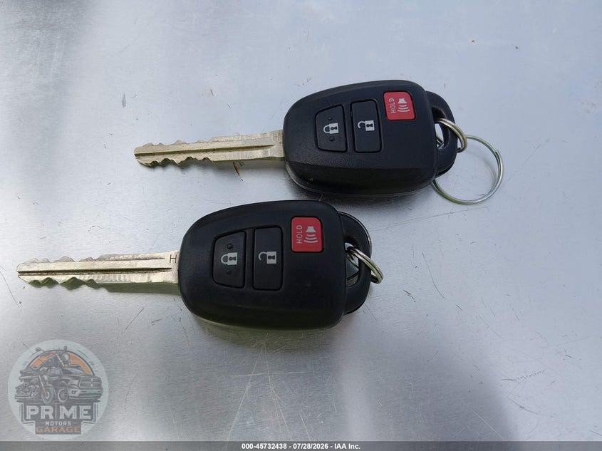 2013 TOYOTA RAV4 XLE — фото 11