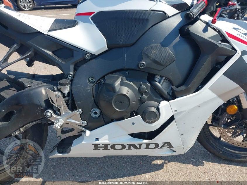 2026 HONDA CBR1000 RR — фото 8