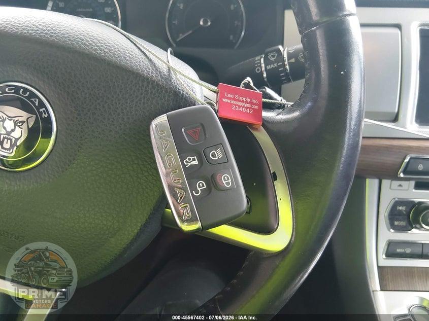 2015 JAGUAR XF 2.0T PREMIUM — фото 11