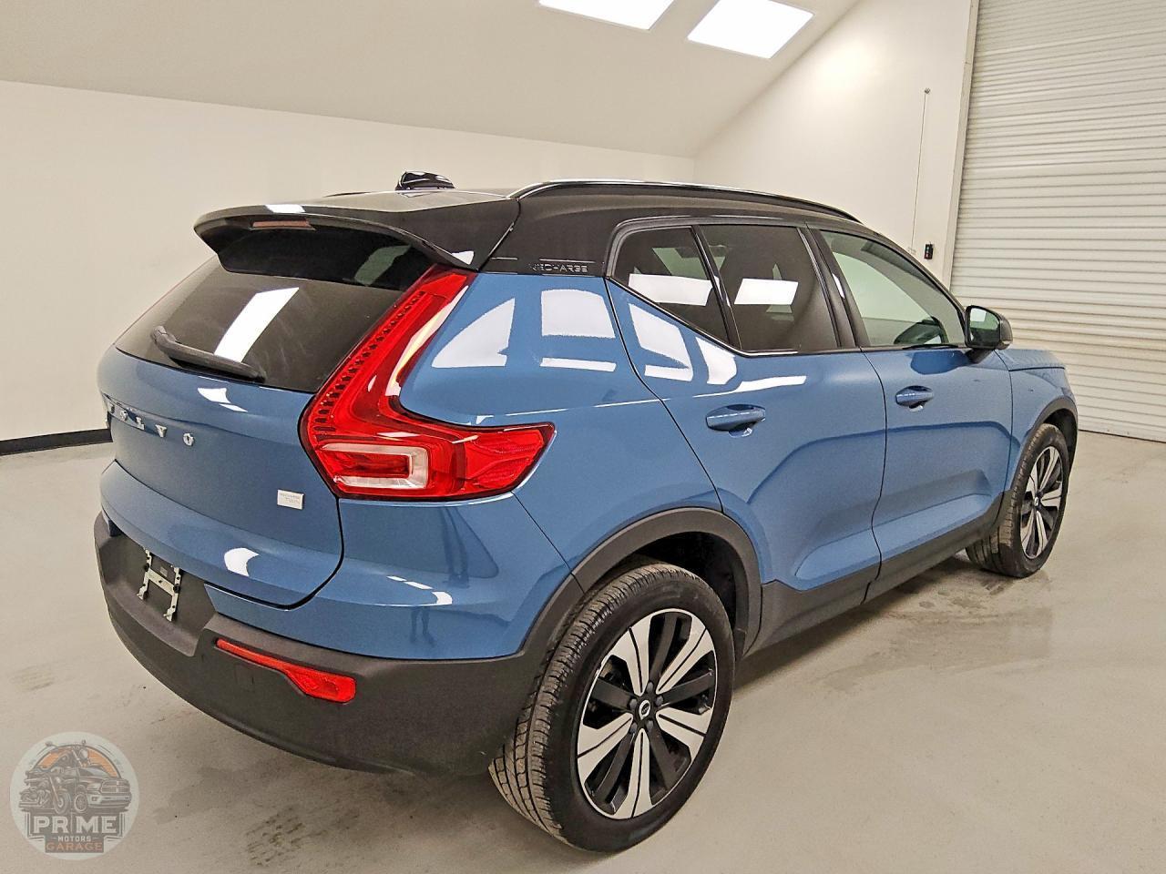 2023 VOLVO XC40 — фото 3