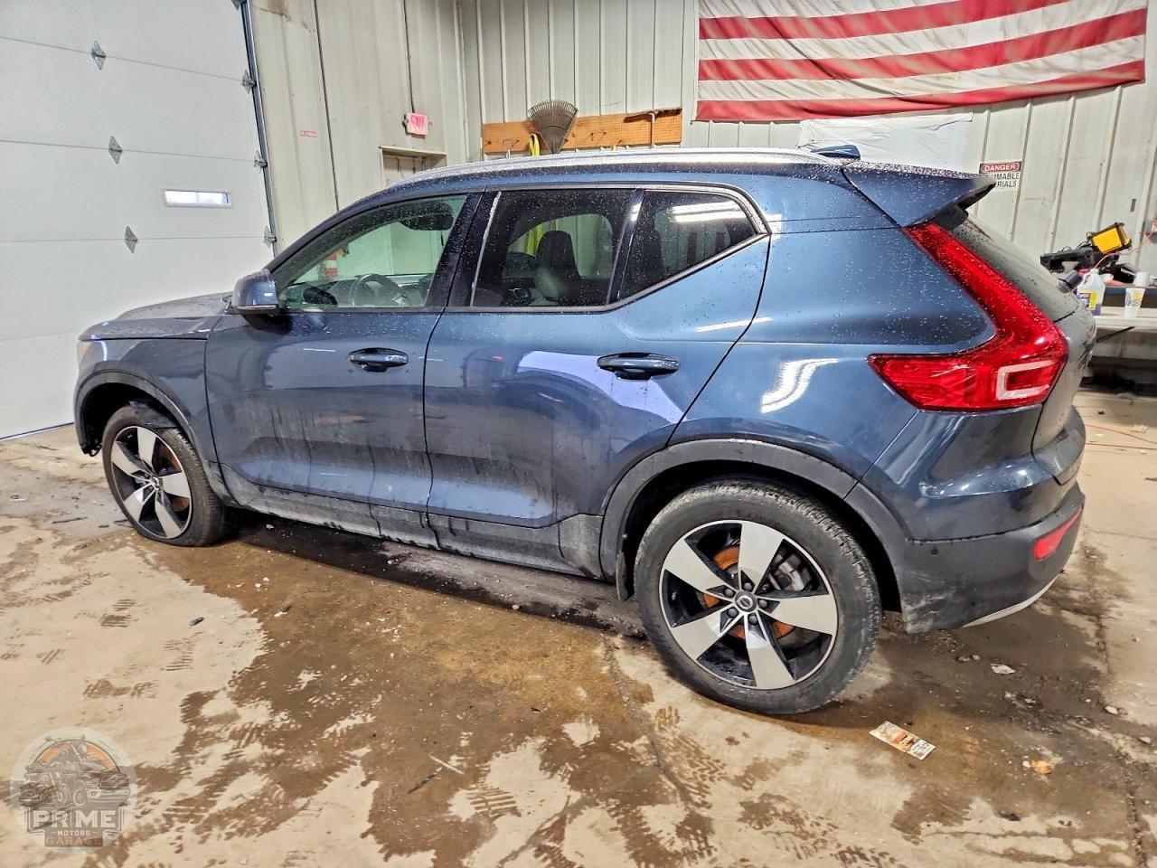 2021 VOLVO XC40 — фото 2