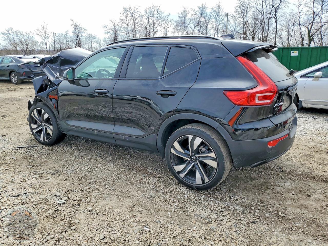 2023 VOLVO XC40 — фото 2