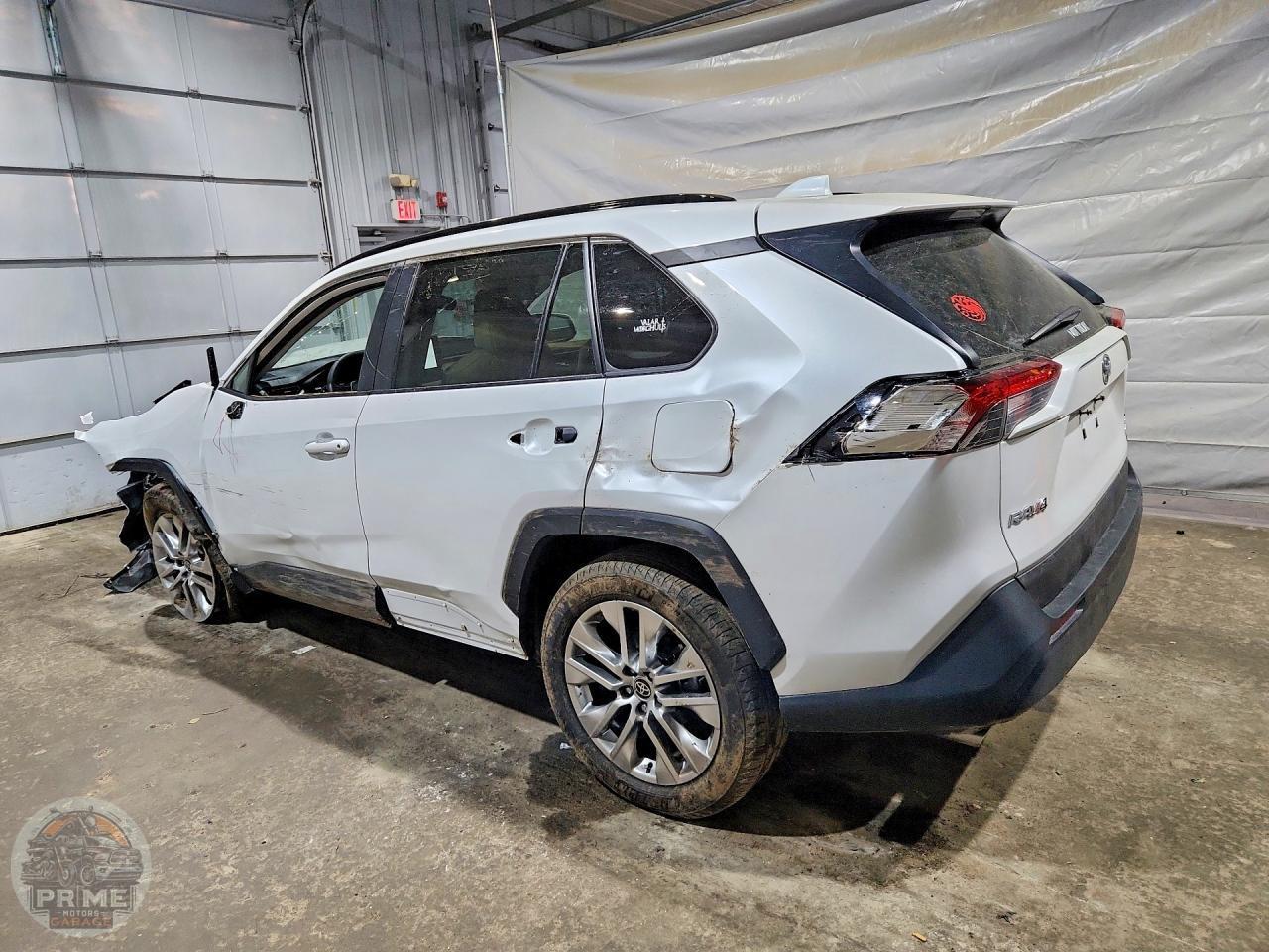 2025 TOYOTA RAV4 — фото 2