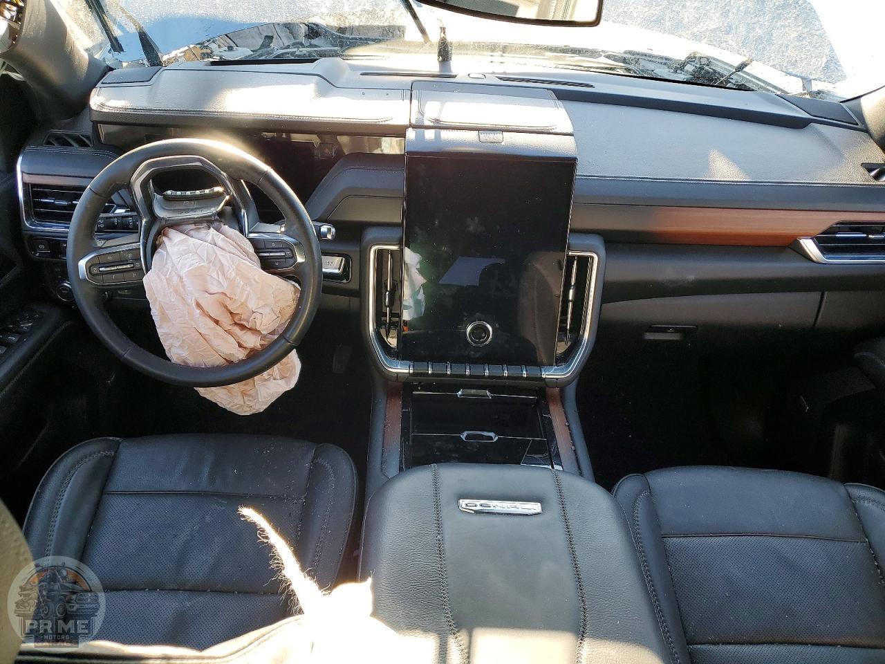 2025 GMC YUKON — фото 12