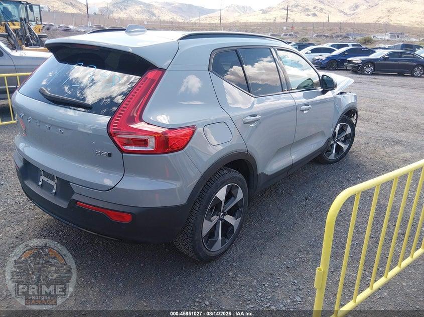 2024 VOLVO XC40 B5 PLUS DARK THEME — фото 4
