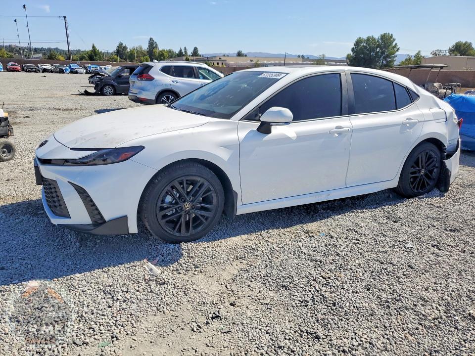 2026 TOYOTA CAMRY — фото 1