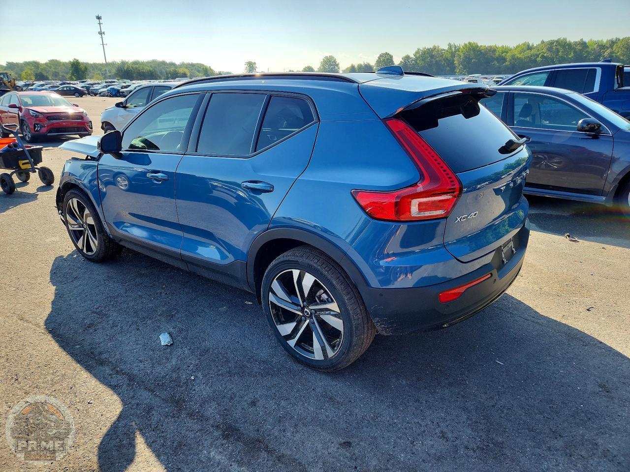 2023 VOLVO XC40 — фото 2
