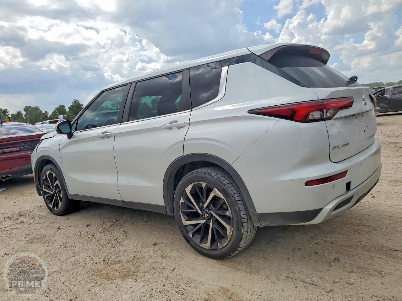 2023 MITSUBISHI OUTLANDER — фото 2