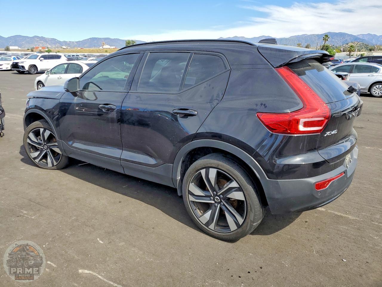 2024 VOLVO XC40 — фото 2