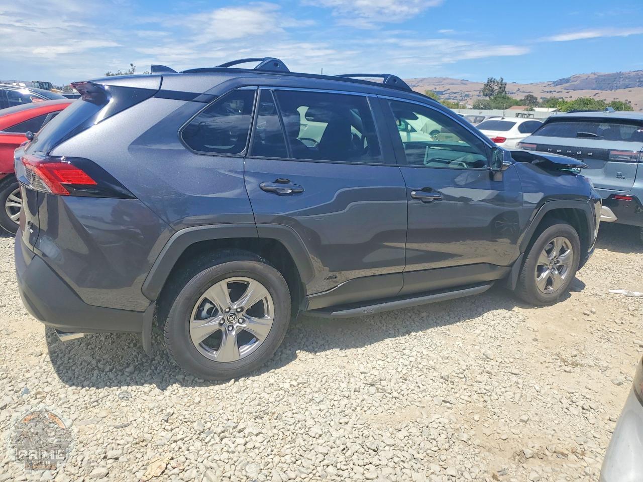 2025 TOYOTA RAV4 — фото 3