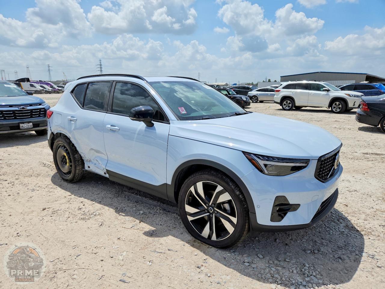 2025 VOLVO XC40 — фото 8