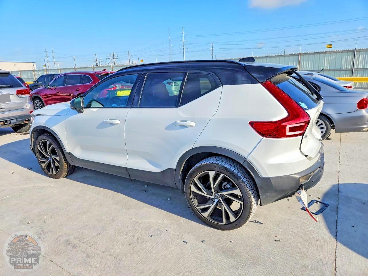 2022 VOLVO XC40 — фото 2