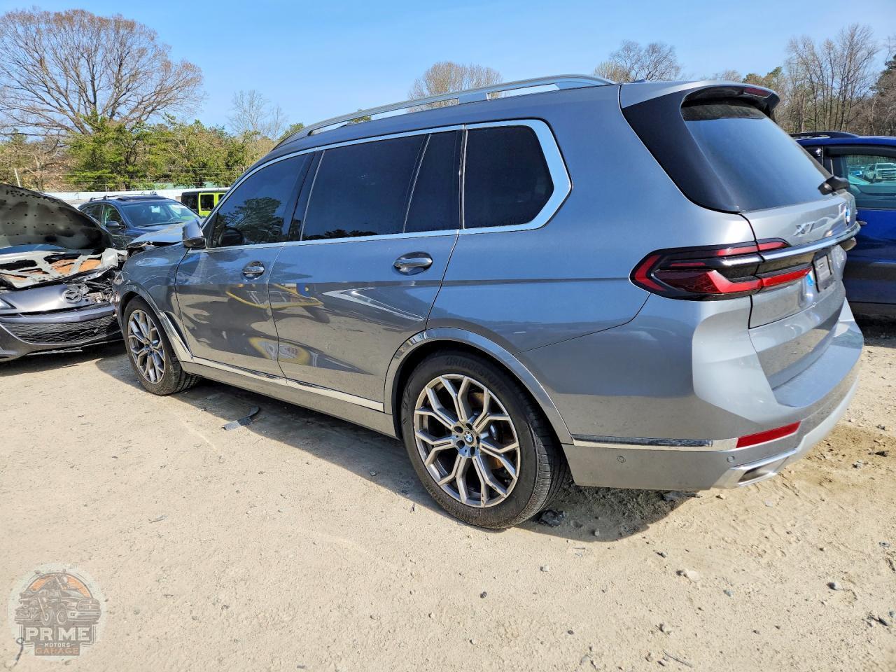 2025 BMW X7 — фото 2