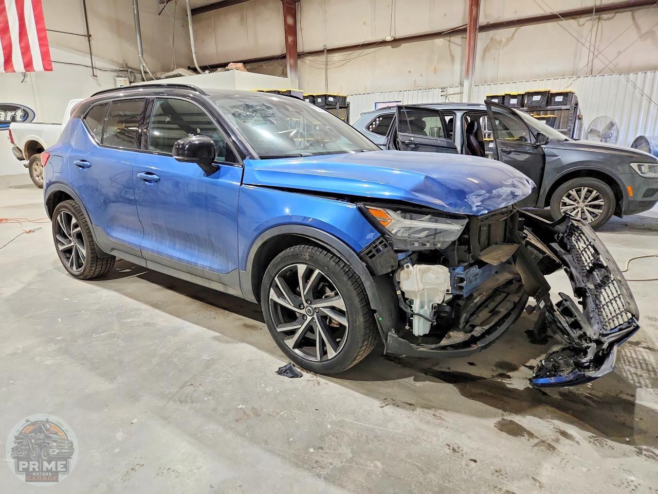 2020 VOLVO XC40 — фото 4
