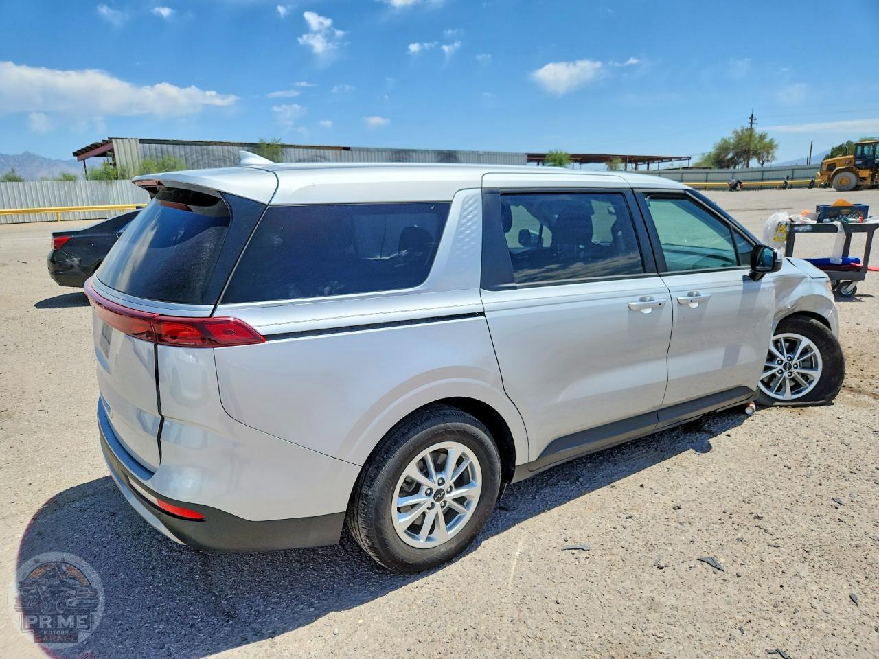2022 KIA CARNIVAL — фото 3