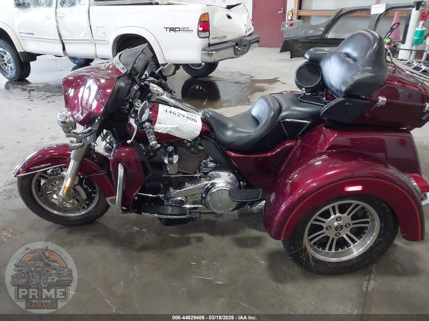 2017 HARLEY-DAVIDSON FLHTCUTG (TRI GLIDE ULTRA CLASSIC) TRI GLIDE ULTRA — фото 12