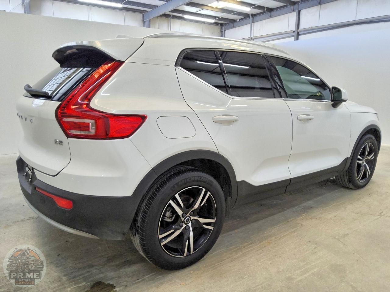 2023 VOLVO XC40 — фото 3