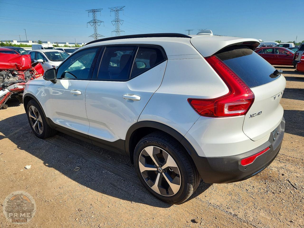 2025 VOLVO XC40 — фото 2