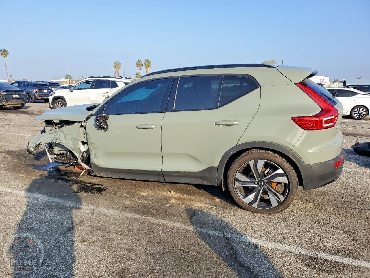2024 VOLVO XC40 — фото 2