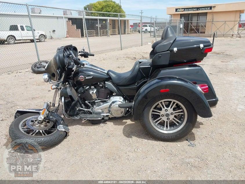 2022 HARLEY-DAVIDSON FLHTCUTG (TRI GLIDE ULTRA CLASSIC) — фото 14