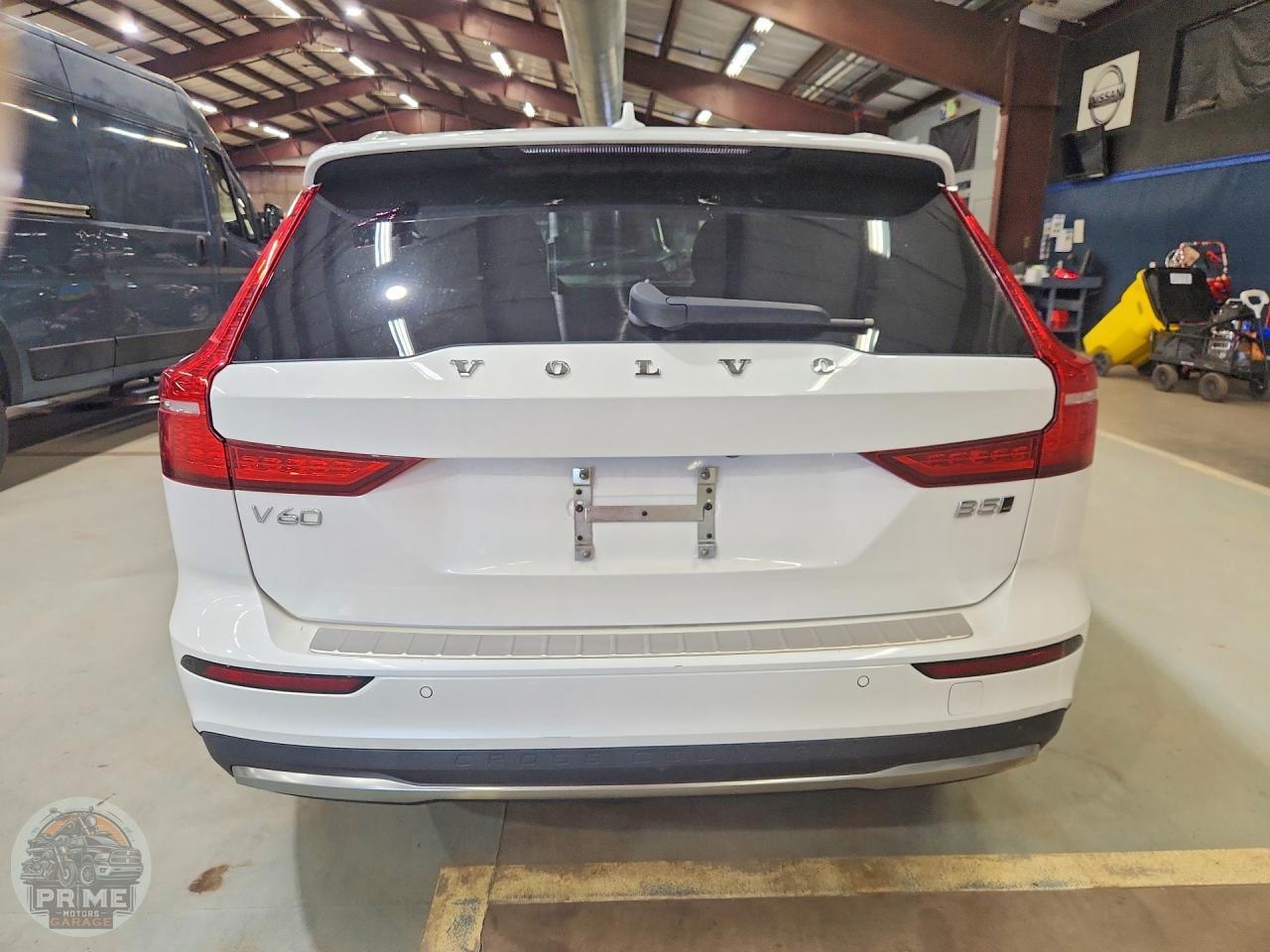 2025 VOLVO V60 — фото 11
