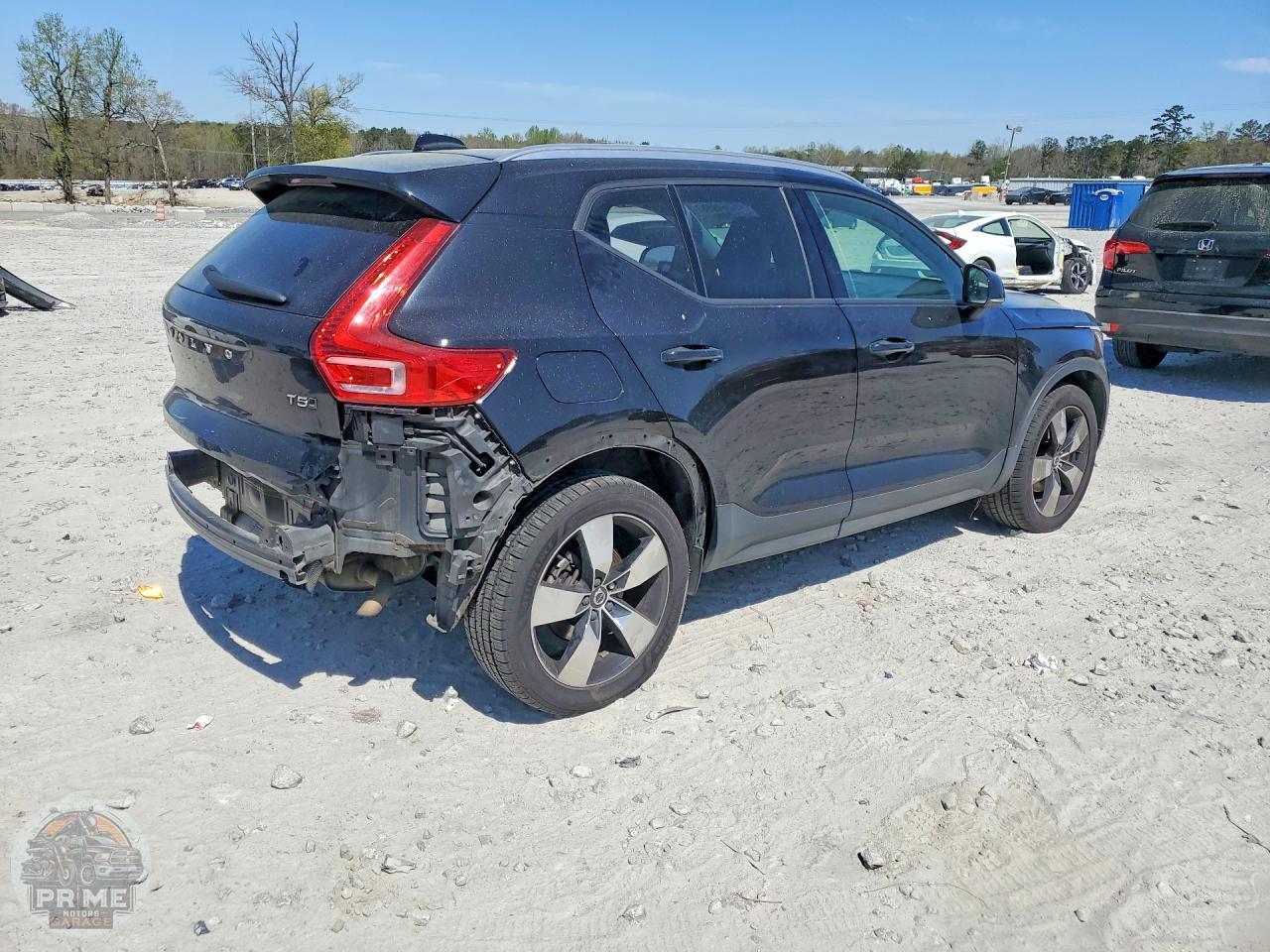 2020 VOLVO XC40 — фото 3