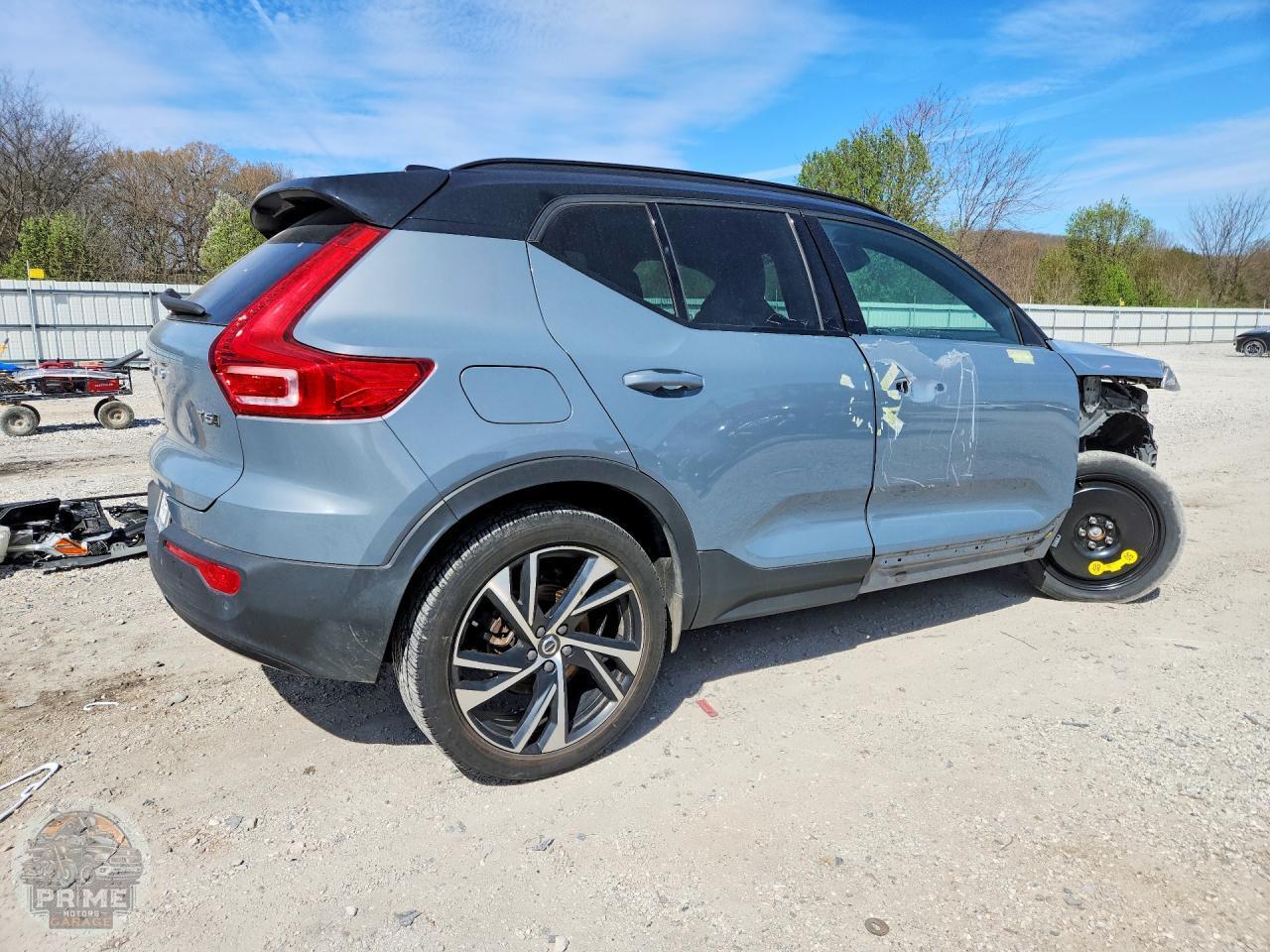 2022 VOLVO XC40 — фото 3