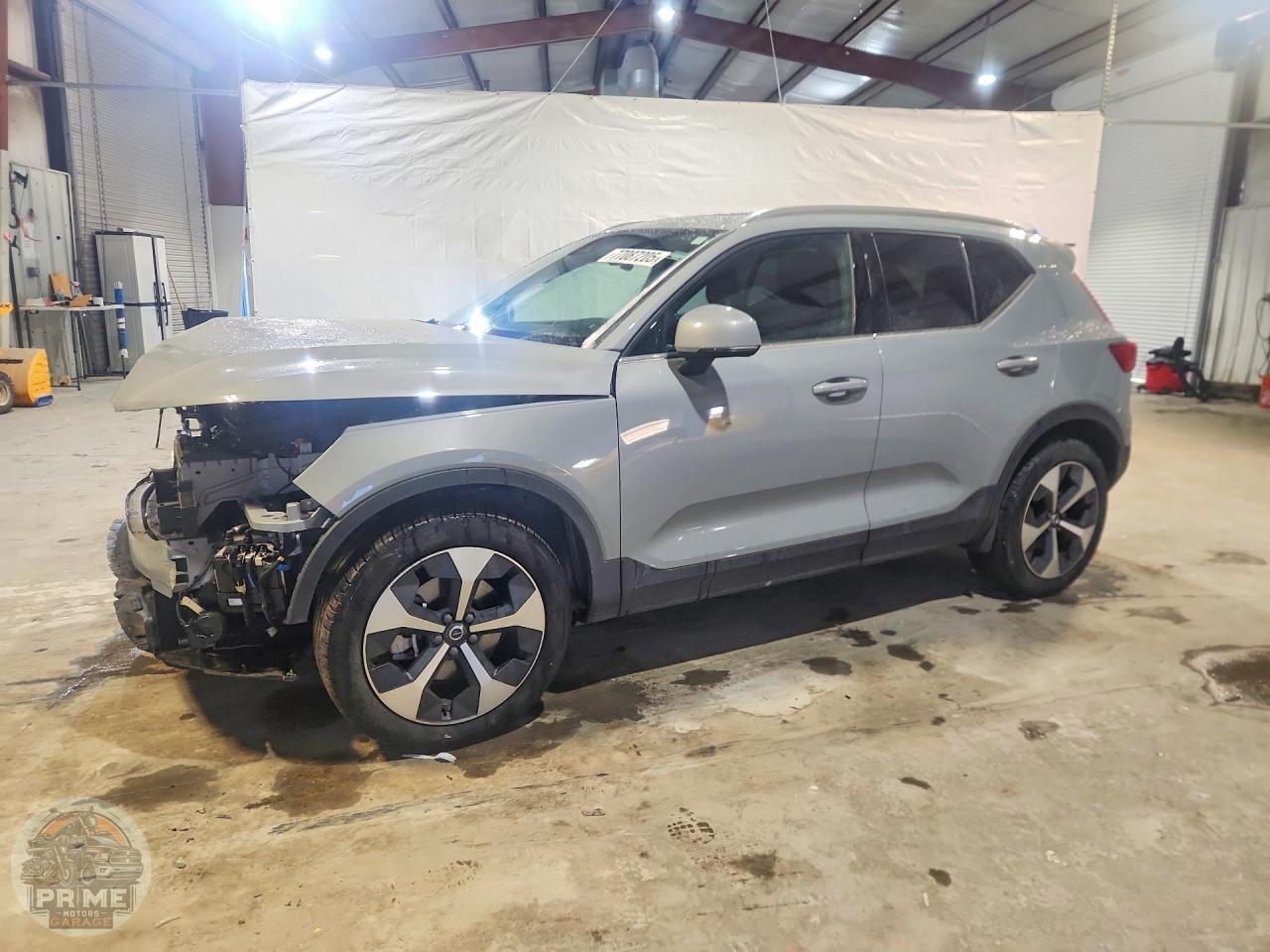2025 VOLVO XC40 — фото 1