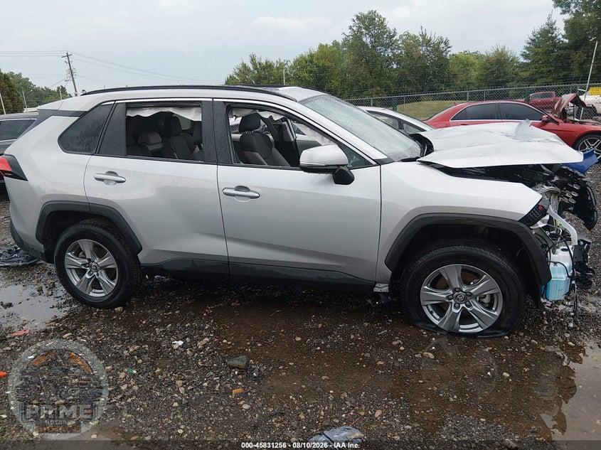 2025 TOYOTA RAV4 XLE — фото 13