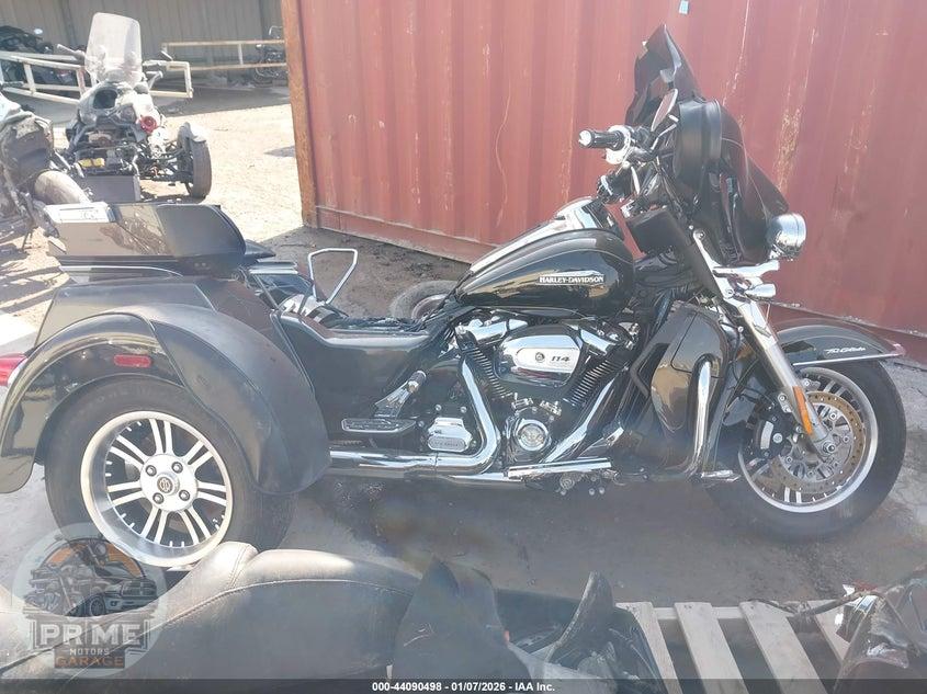 2020 HARLEY-DAVIDSON FLHTCUTG (TRI GLIDE ULTRA CLASSIC) — фото 12