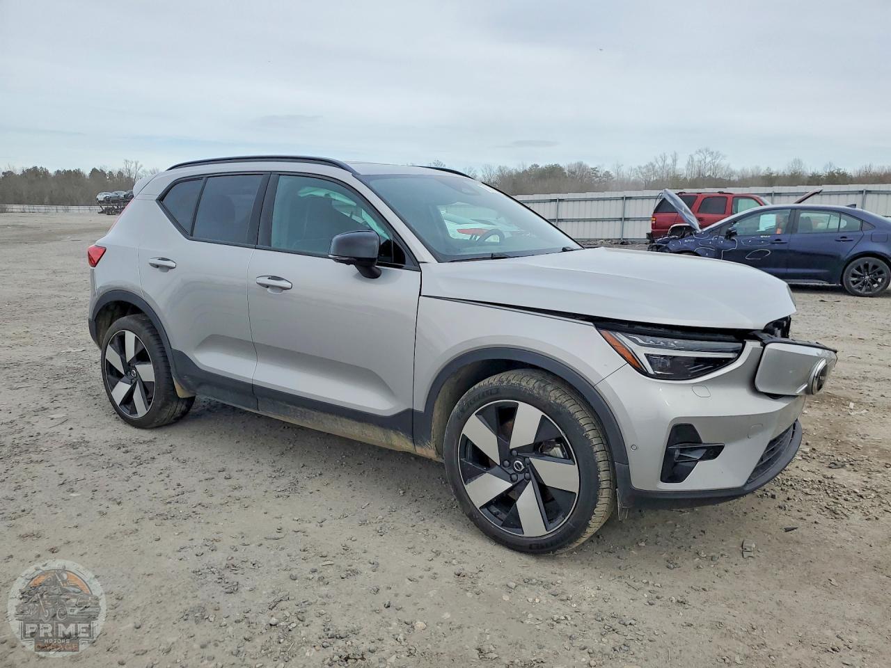 2023 VOLVO XC40 — фото 4