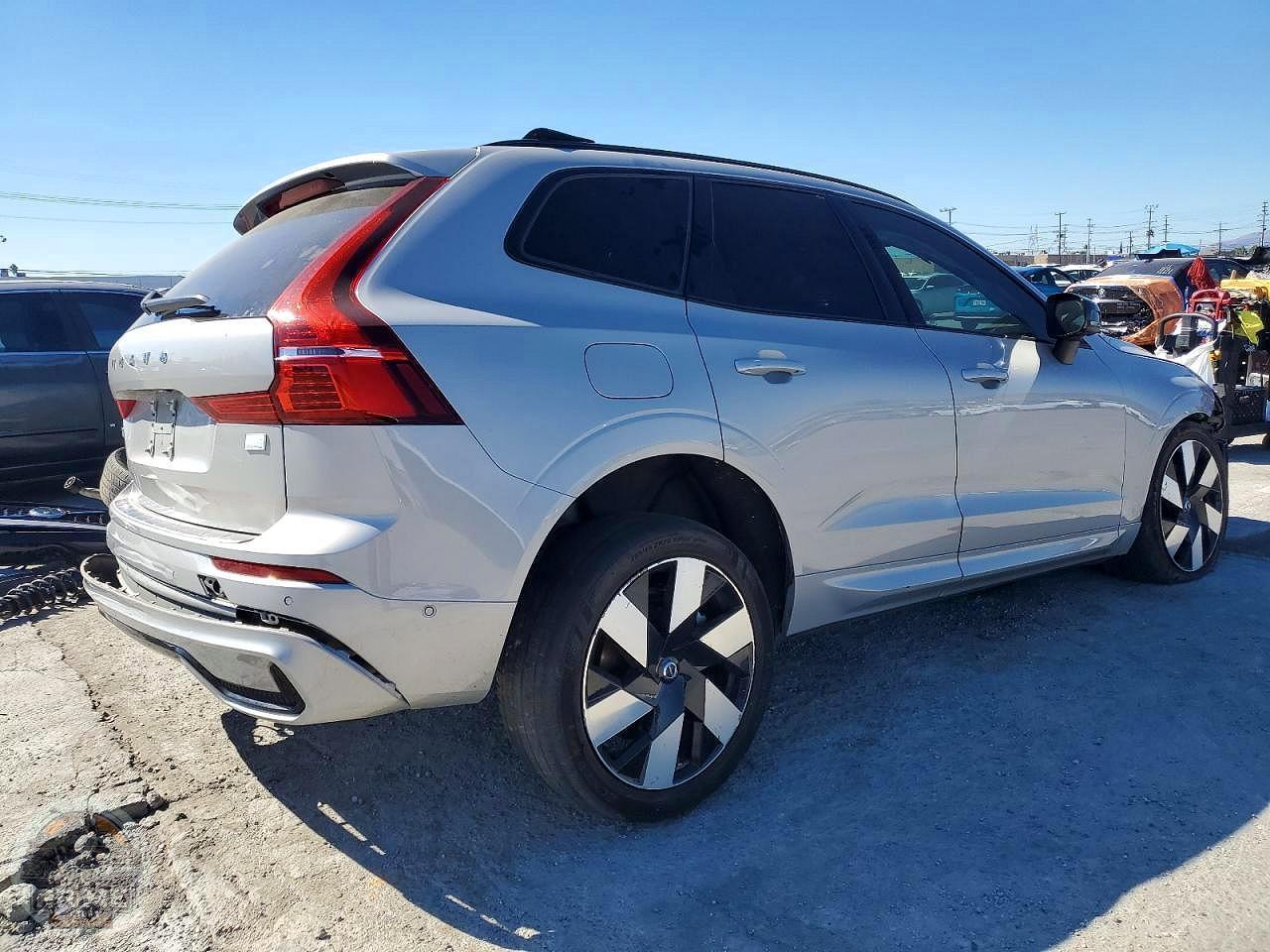 2024 VOLVO XC60 — фото 3