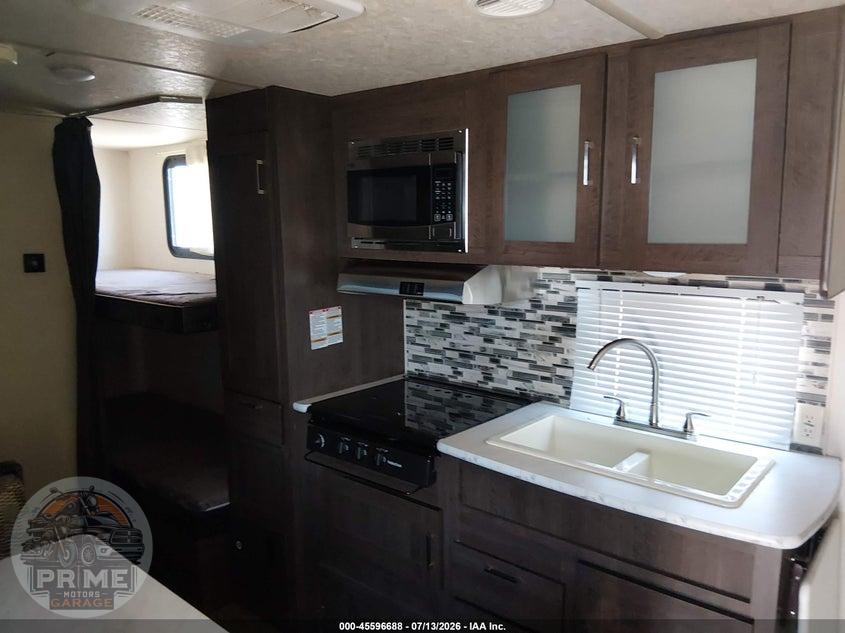 2018 FOREST RIVER WILDWOOD X-LITE 201BHXL TRAVEL TRAILER — фото 12