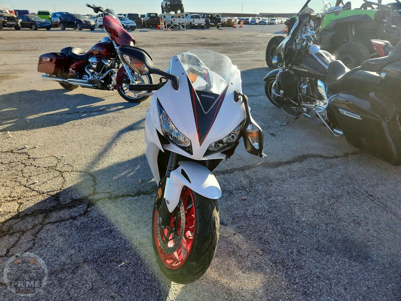 2014 HONDA CBR1000 — фото 2