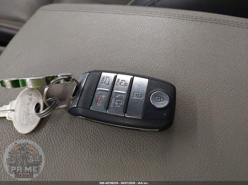 2017 KIA SEDONA LX — фото 11