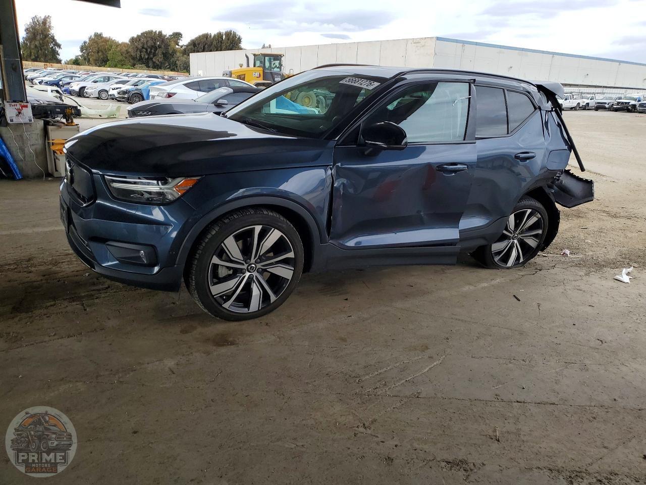 2022 VOLVO XC40 — фото 1