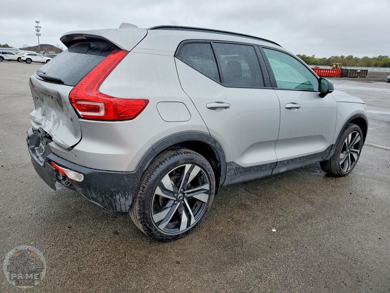 2025 VOLVO XC40 — фото 3